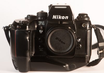 Nikon F4 d'occasion. Excellent état.